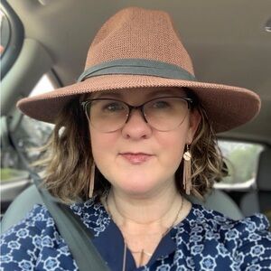 Meet your Posher, Elizabeth